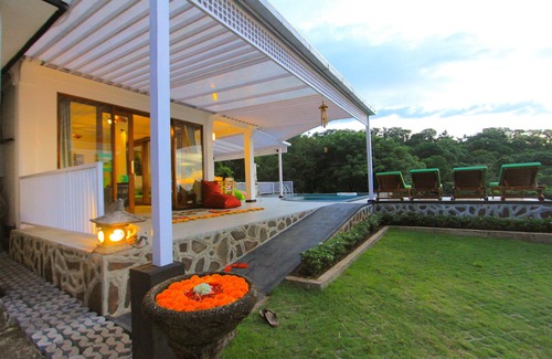 Temukus Villa | Spectacular Sunset Private Villa & Pool Free 1st B/fast Rumah Senja Lovina Hill