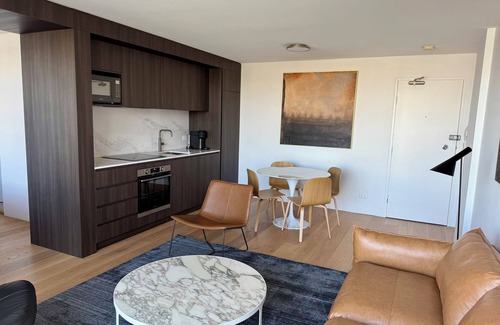 North Sydney Apartment | Spectacular Sydney Harbour Views - Modern 1 bedroom apt with private balcony.