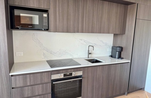 North Sydney Apartment | Spectacular Sydney Harbour Views - Modern 1 bedroom apt with private balcony.