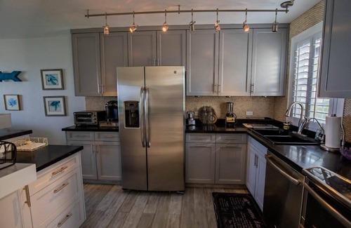 Savannah Sound Apartment | Spectacular views of the world famous Windermere beach