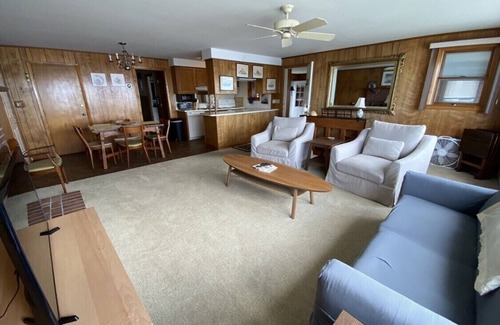 Portsmouth House | Spectacular views at a charming waterfront cottage!