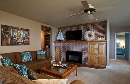 Olcott Cottage | Spectacular Views! Near Niagara Falls NY! 5 Star! Breathtaking Sunsets!