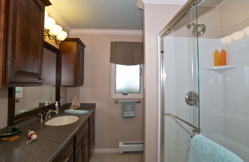Olcott Cottage | Spectacular Views! Near Niagara Falls NY! 5 Star! Breathtaking Sunsets!
