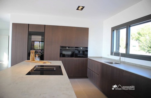 Canyelles Villa | Spectacular Villa Miami with Sea Views & A/C