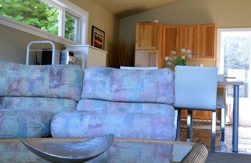 Halfmoon Bay House | Spectacular Waterfront Coach House