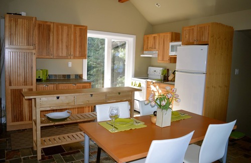 Halfmoon Bay House | Spectacular Waterfront Coach House