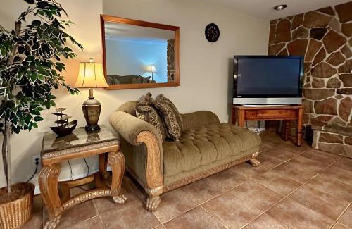South Daytona House | Speed & Sand Pool Table, Parking & Minutes to Beach Or Speedway