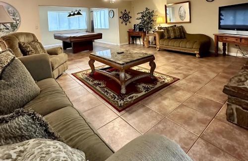 South Daytona House | Speed & Sand Pool Table, Parking & Minutes to Beach Or Speedway