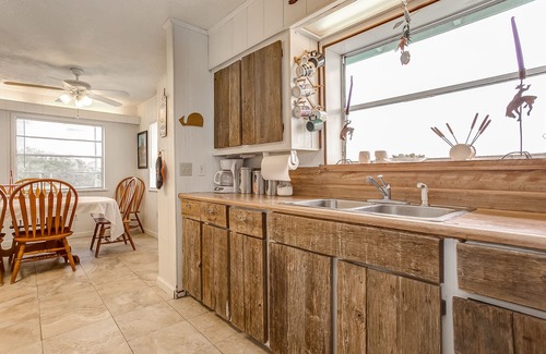 Flour Bluff House | Spence's Laguna Madre Bayhouse - Great for Families & Angler