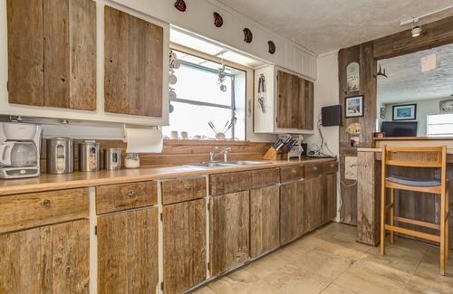 Flour Bluff House | Spence's Laguna Madre Bayhouse - Great for Families & Angler