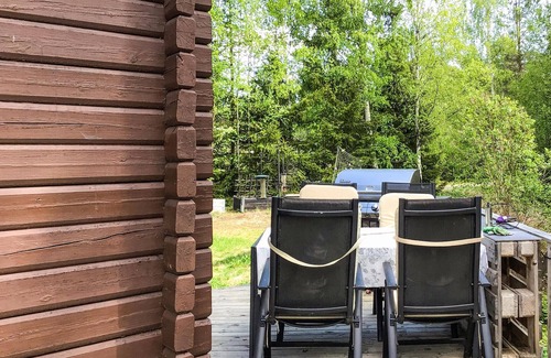 Gavle House | Spend a relaxing vacation in this charming and cozy vacation home on a lake.