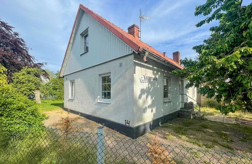 Klagstorp House | Spend beautiful vacations in this inviting cottage near the coast