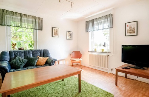 Klagstorp House | Spend beautiful vacations in this inviting cottage near the coast