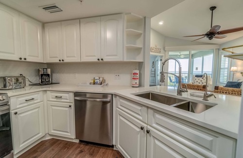 Palm Island Villa | Spend some time in this gorgeous villa with a gorgeous view! B3623A