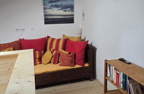 Bad Koesen Ski Chalet | Spend the night in the Alte Saale Fährhaus with a view of two castles. Dogs welcome