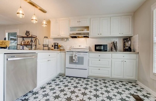 Pedernales Bend House | Spicewood, Lake Travis, Pedernales, Hot Tub, Fire Pit, Porch Swing