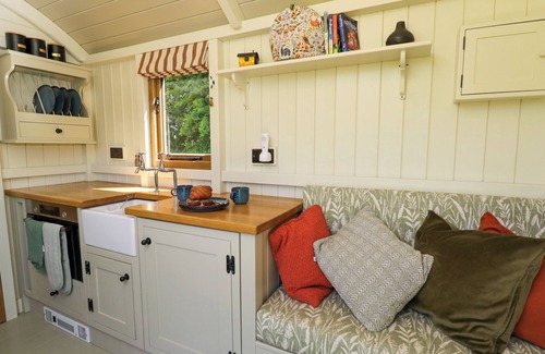 South Leigh Cottage | SPINDLE, with pool in Witney