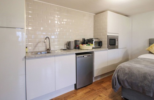 Sugnall Cottage | SPITFIRE LODGE, romantic, with hot tub in Loggerheads, Staffordshire