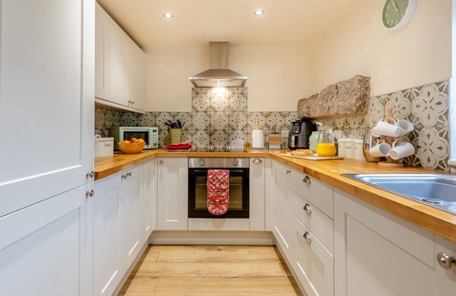 Newton Abbot House | Splash Cottage - Two Bedroom House, Sleeps 4
