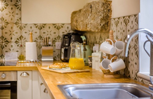 Newton Abbot House | Splash Cottage - Two Bedroom House, Sleeps 4
