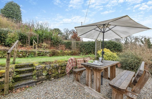 Newton Abbot House | Splash Cottage - Two Bedroom House, Sleeps 4