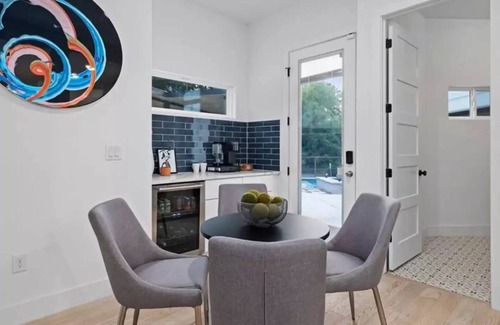 Galindo House | Splash Manor! Heated Pool, Gym, and Shuffleboard Table