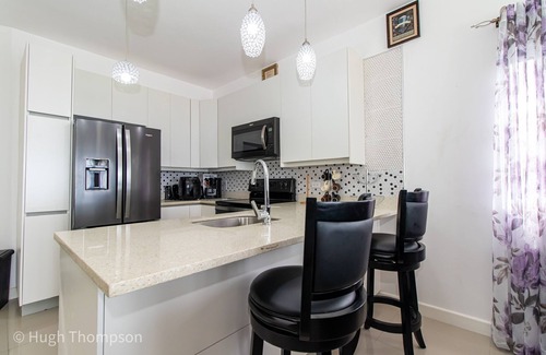 Tower Isle Apartment | Splashing view of waves