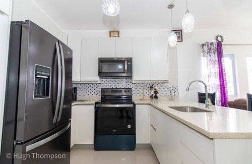 Tower Isle Apartment | Splashing view of waves