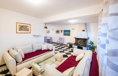 Maslenica House | Splendid Holiday Home in Jasenice with Swimming Pool