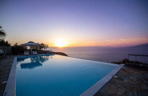 Kitries Villa | Splendid Messinia Resort Villa |.
