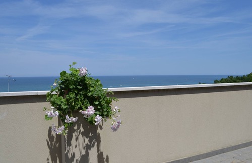 Gabicce Mare Apartment | SPLENDID SEA VIEW 10 minutes walk from the beach -immersed in greenery