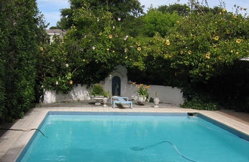 Rondebosch Cottage | Splendid well-equipped Rondebosch Self-Catering Cottage.