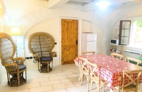 Spoleto Condo | Spoleto Pool Side-Apt 3/Spoleto centre 0.7 kms/sleeps 4/Wifi+aircon
