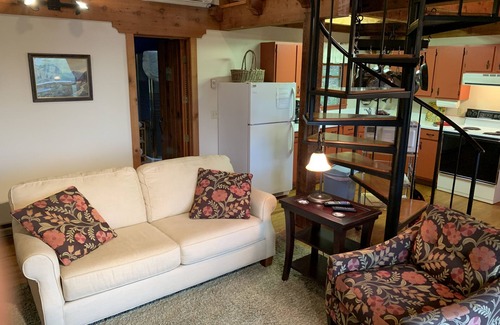 Franklin House | "Spoon Rest" - 30 Acres Nestled in the Nantahala National Forest