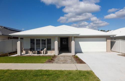 South West Rocks House | Spoondrift - 5 Mins Walk to Beach