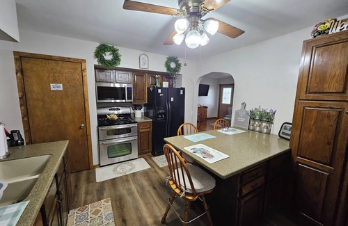 Knox House | Sportsman’s Hideaway- Cozy 3 bedroom home less than 2 miles from Bass Lake!