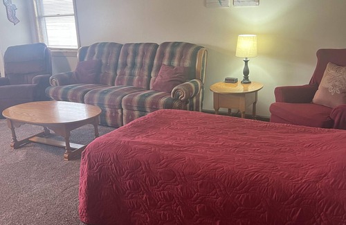 North Rose Cabin | Sportsmen's Lodge at Bay Bridge Sport Shop