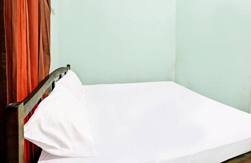 Praya Hotel | SPOT ON 91771 Homestay Bang HajiNearLapangan Penujak (Inen Gonggang)
