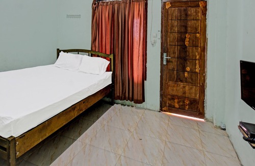 Praya Hotel | SPOT ON 91771 Homestay Bang HajiNearLapangan Penujak (Inen Gonggang)