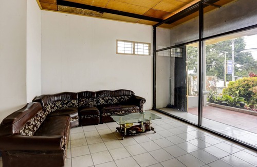 Borneo Hotel | SPOT ON 92446 Penginapan Aina Syariah