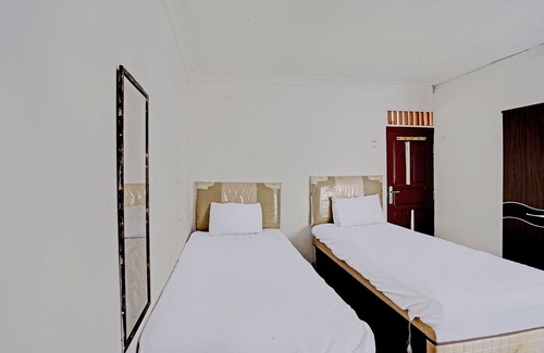 Borneo Hotel | SPOT ON 92529 Penginapan Wisma Bintang Syariah Near MTs Al Ma'arif Kota Bangun