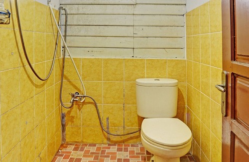Borneo Hotel | SPOT ON 92529 Penginapan Wisma Bintang Syariah Near MTs Al Ma'arif Kota Bangun