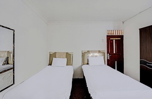 Borneo Hotel | SPOT ON 92529 Penginapan Wisma Bintang Syariah Near MTs Al Ma'arif Kota Bangun
