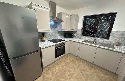 Keyingham House | Spotless 3 bedroom cottage newly refurbished comfortable country location with free parking