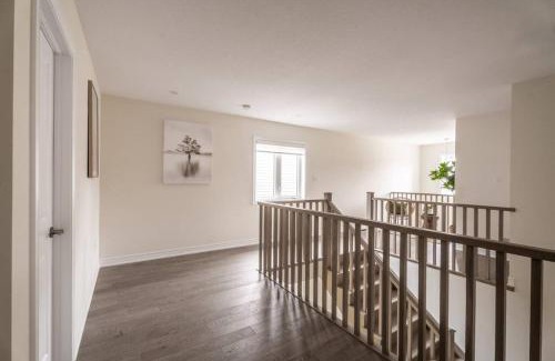 Mount Hope House | Spotless 5 bed and 4 bath with Wi-Fi and 1hr to Niagara