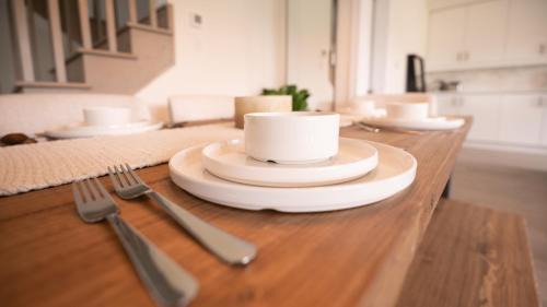 Mount Hope House | Spotless 5 bed and 4 bath with Wi-Fi and 1hr to Niagara