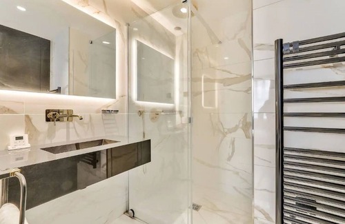 Leek Apartment | Spotless and comfortable house