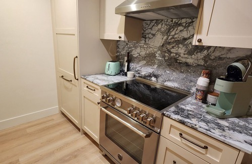 Yorktown Condo | Spotless Condo for min 30 days. 2 mi. to beach 1 bed/1 bath, kitchen & patio.