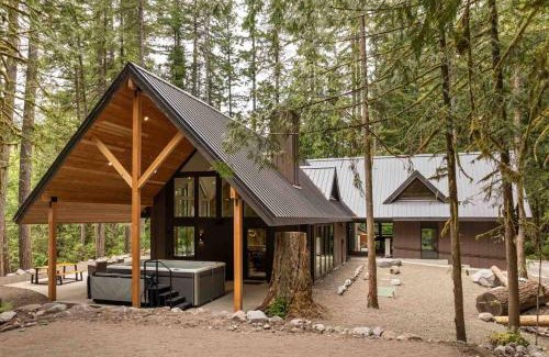 Rhododendron House | Spotted Dog Lodge
