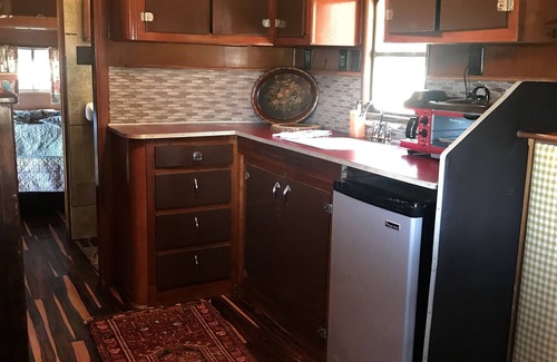Reed Creek Cabin | Spotted Fawn Farm/Vintage “Don” restored 1951 airstream/Richardson tiny house